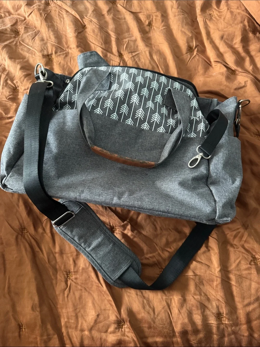 Leke Baby diaper bag arrow print millennial grey